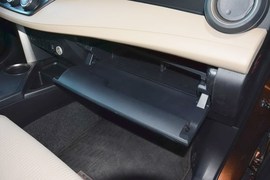 2015款丰田RAV4