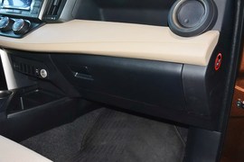 2015款丰田RAV4