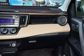 2015款丰田RAV4