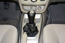 2012款长安悦翔V3