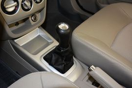 2012款长安悦翔V3