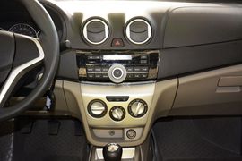 2012款长安悦翔V3