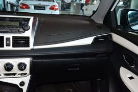 2015款丰田威驰1.5L自动智享星光版