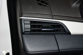 2015款丰田威驰1.5L自动智享星光版