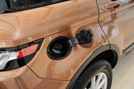 2015款路虎揽胜极光2.0T