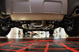 2015款路虎揽胜极光2.0T