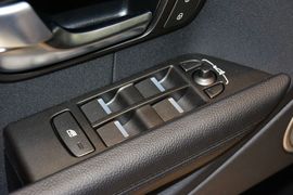 2015款路虎揽胜极光2.0T