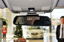 2015款路虎揽胜极光2.0T