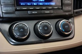 2015款丰田RAV4