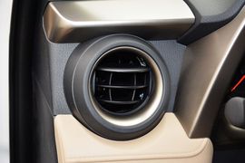 2015款丰田RAV4