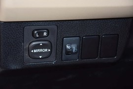 2015款丰田RAV4