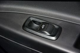 2013款福特嘉年华两厢1.5L手动时尚型