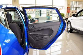 2013款福特嘉年华两厢1.5L手动时尚型