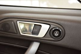 2013款福特嘉年华两厢1.5L手动时尚型