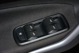 2013款福特嘉年华两厢1.5L手动时尚型