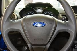 2013款福特嘉年华两厢1.5L手动时尚型