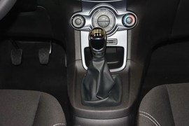 2013款福特嘉年华两厢1.5L手动时尚型