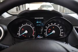 2013款福特嘉年华两厢1.5L手动时尚型