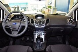 2013款福特嘉年华两厢1.5L手动时尚型