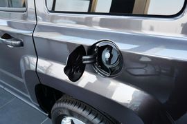 2014款Jeep自由客2.0L运动增强版