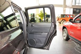 2014款Jeep自由客2.0L运动增强版