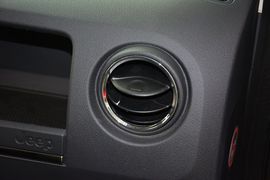 2014款Jeep自由客2.0L运动增强版