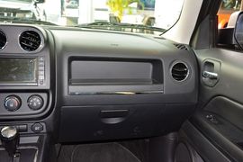 2014款Jeep自由客2.0L运动增强版