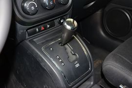 2014款Jeep自由客2.0L运动增强版