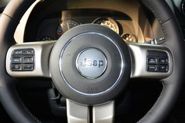 2014款Jeep自由客2.0L运动增强版
