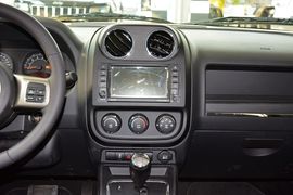 2014款Jeep自由客2.0L运动增强版