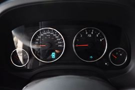 2014款Jeep自由客2.0L运动增强版