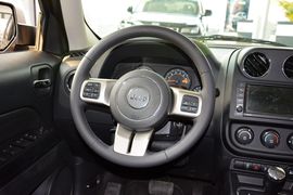 2014款Jeep自由客2.0L运动增强版