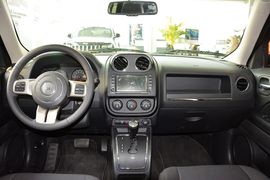 2014款Jeep自由客2.0L运动增强版