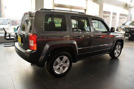 2014款Jeep自由客2.0L运动增强版