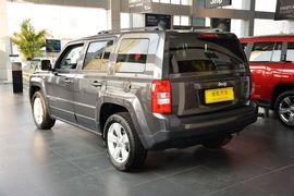 2014款Jeep自由客2.0L运动增强版