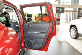2014款Jeep指南者2.4L四驱舒适版