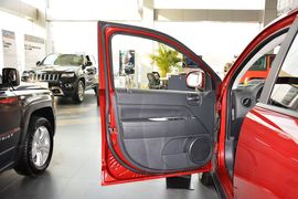 2014款Jeep指南者2.4L四驱舒适版