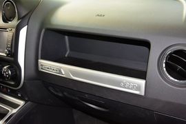 2014款Jeep指南者2.4L四驱舒适版