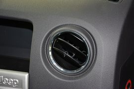 2014款Jeep指南者2.4L四驱舒适版