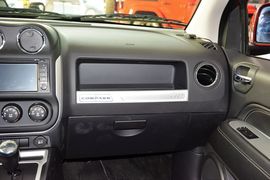 2014款Jeep指南者2.4L四驱舒适版