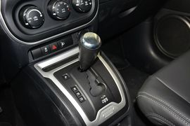 2014款Jeep指南者2.4L四驱舒适版
