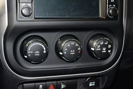 2014款Jeep指南者2.4L四驱舒适版