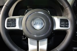 2014款Jeep指南者2.4L四驱舒适版