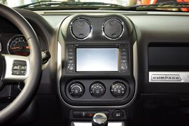 2014款Jeep指南者2.4L四驱舒适版