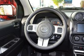 2014款Jeep指南者2.4L四驱舒适版