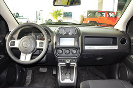2014款Jeep指南者2.4L四驱舒适版
