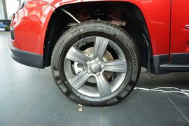 2014款Jeep指南者2.4L四驱舒适版