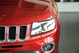 2014款Jeep指南者2.4L四驱舒适版