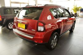 2014款Jeep指南者2.4L四驱舒适版