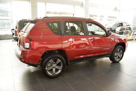 2014款Jeep指南者2.4L四驱舒适版